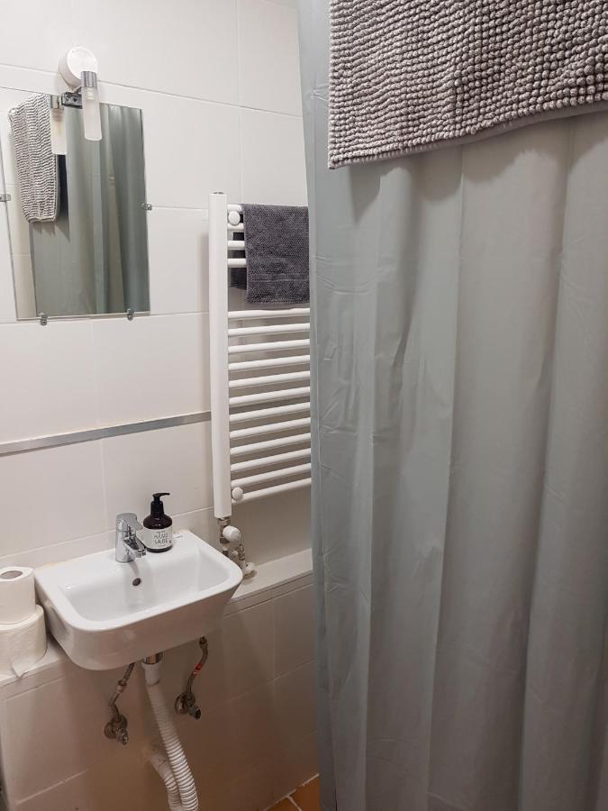 Waves Guesthouse San Sebastian Bagian luar foto